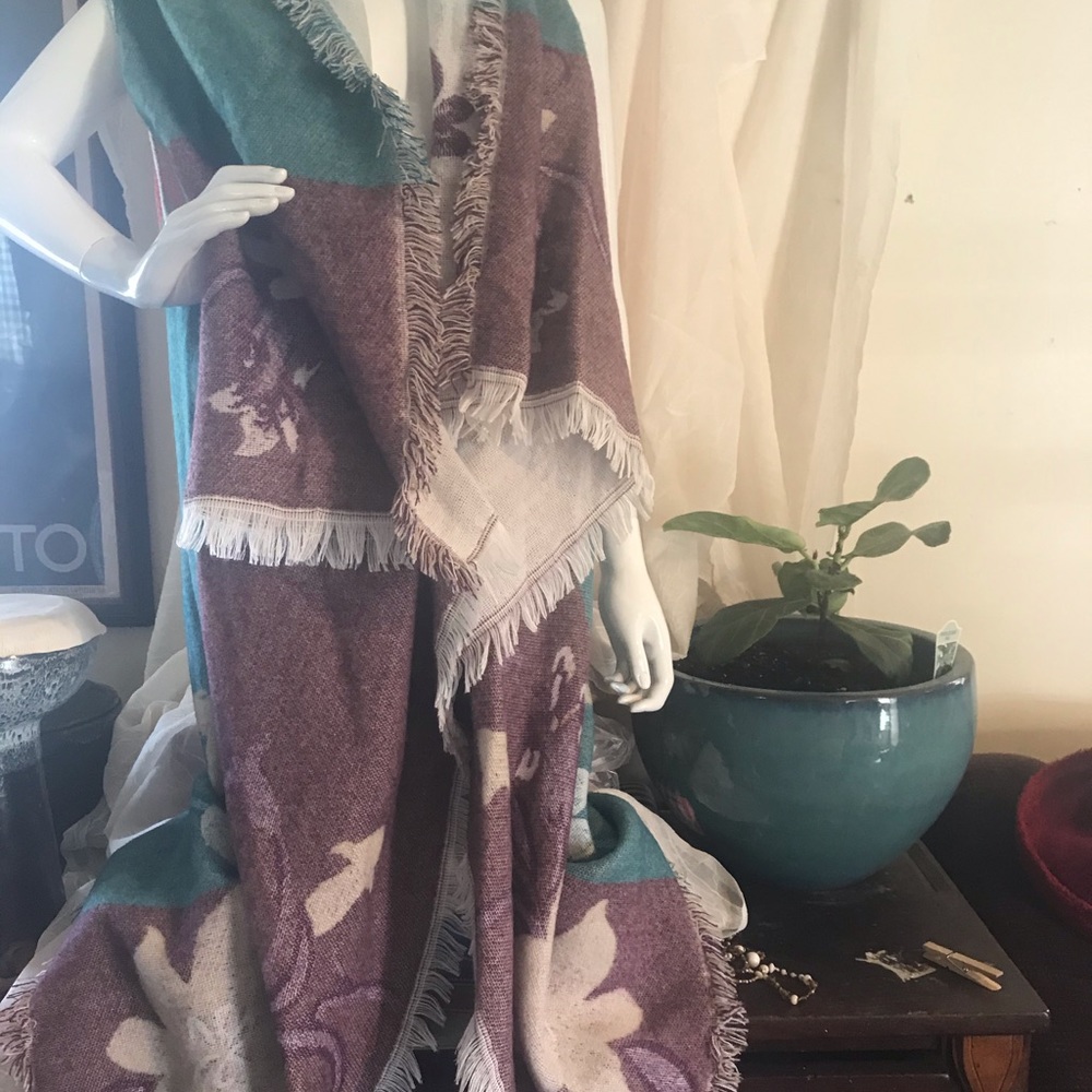 Cardigan style poncho, cape, shawl. Hippie. Boho
